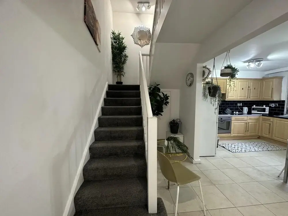 Gorgeous 4 Bedrooms, 5-baths House Central London