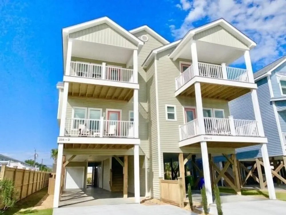Hale Makai - Relaxing Family Vacation Just A Block From The Beach! Amazing Sunrise And Sunset Views From Four Decks! 3 Bedroom Townhouse by Redawning