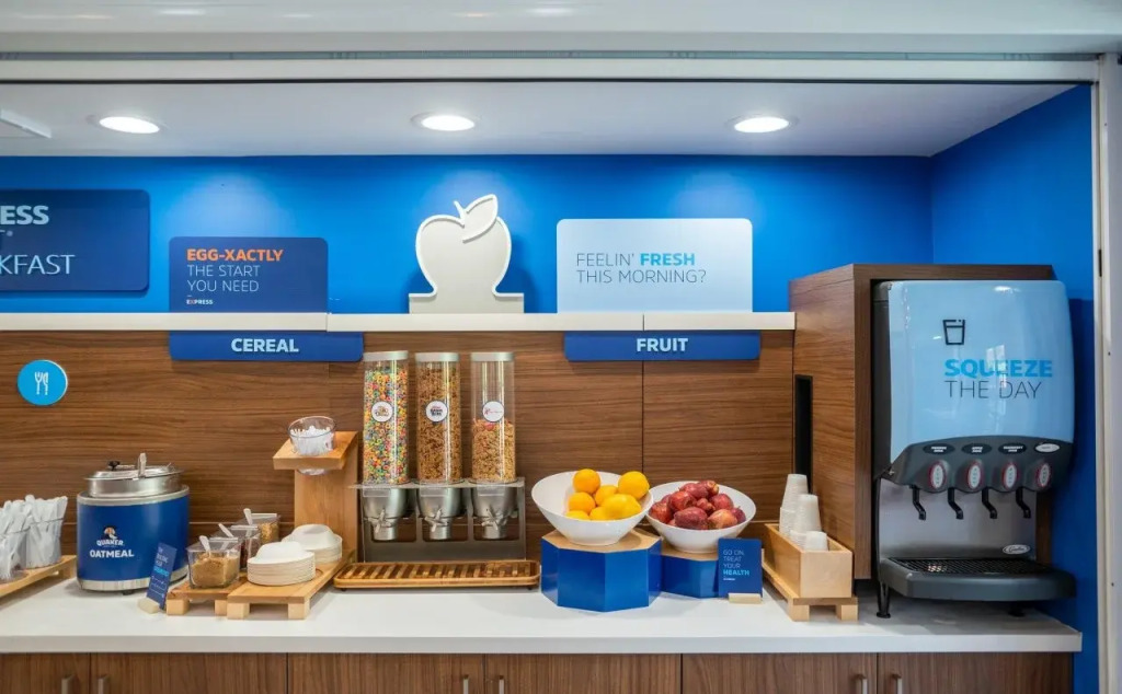 Holiday Inn Express & Suites - Lake Forest by IHG