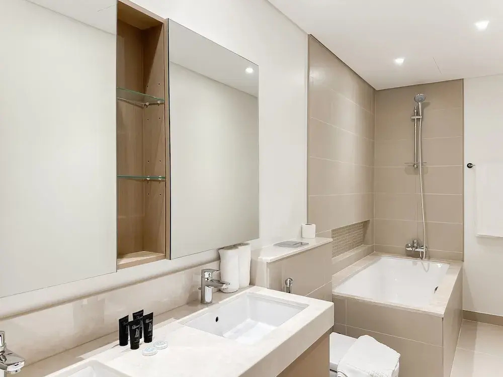 Breathtaking 3BR with Sea & Marina