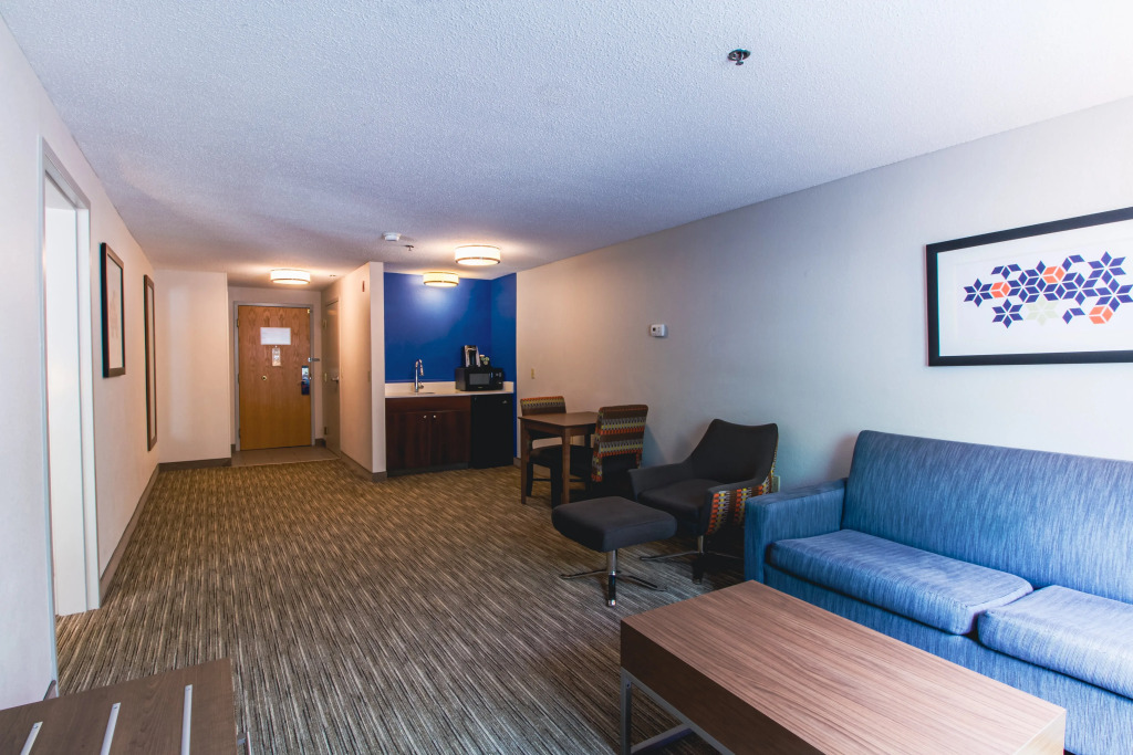 Holiday Inn Express & Suites - Lincoln East - White Mountains by IHG
