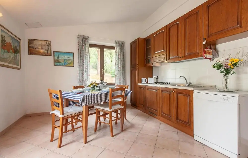 Beautiful Apartment in Pieve di Santa Luce With 1 Bedrooms, Wifi and Outdoor Swimming Pool