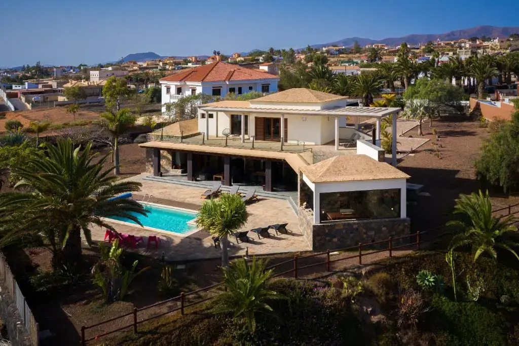 Oasis Villa with swimming pool in 4000m2 garden