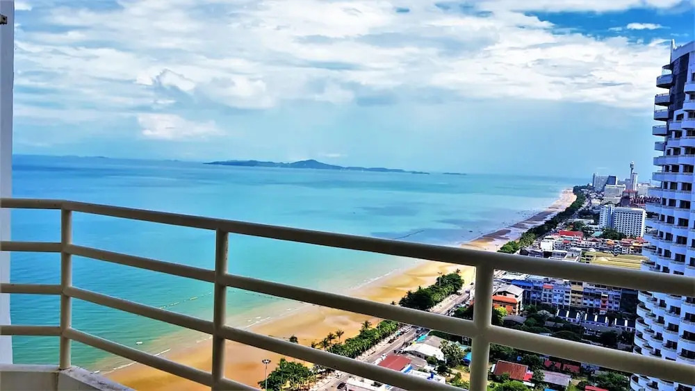 30th Floor Beach Condo With Stunning sea Views