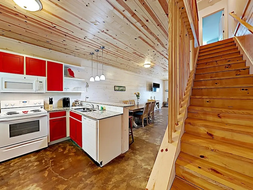 #403 The Commons 3 Bedrooms 2.5 Bathrooms Townhouse
