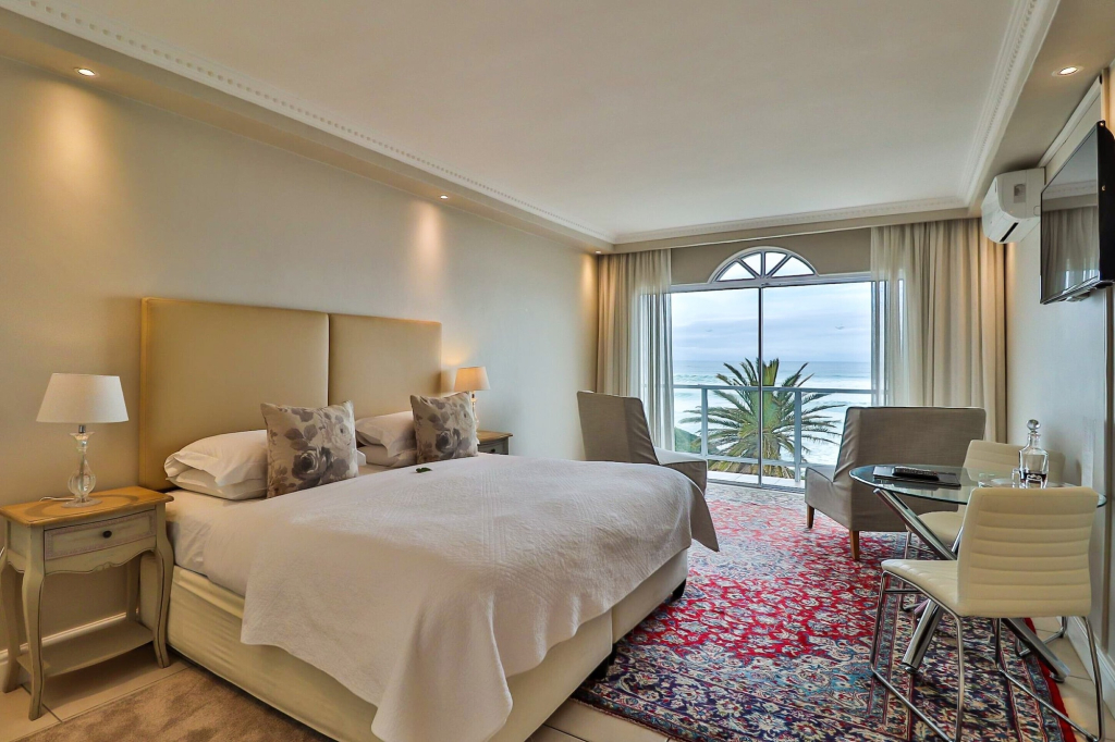 Hermanus Beachfront Lodge