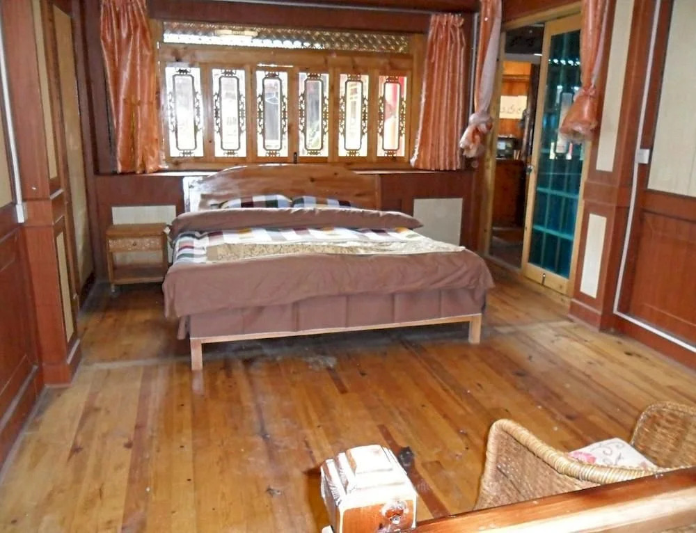 Bai Hai Luo Inn