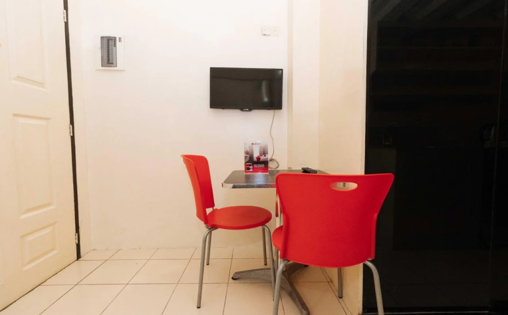 Reddoorz Plus @ Rsg Legarda Manila