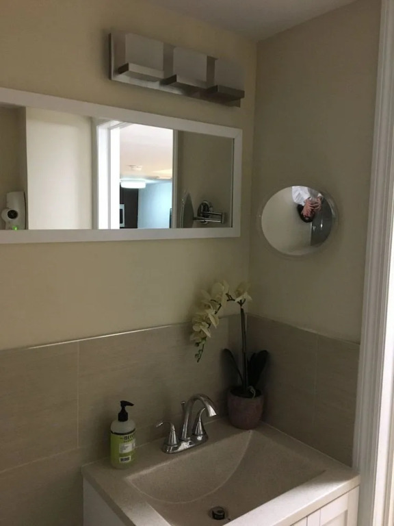 BEST DEAL! 2BR Modern Beachfront Ocean Drive WiFi