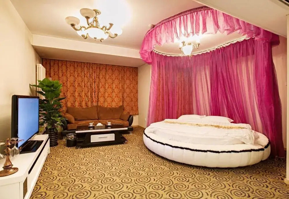Shiyu Round-bed Theme Service Apartment