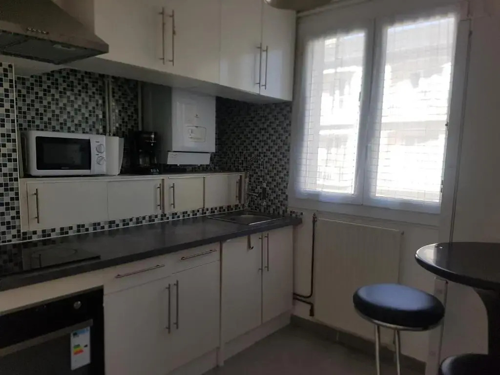 Logement entier - Appartement T4 hypercentre dans une rue calme - Stationnement gratuit
