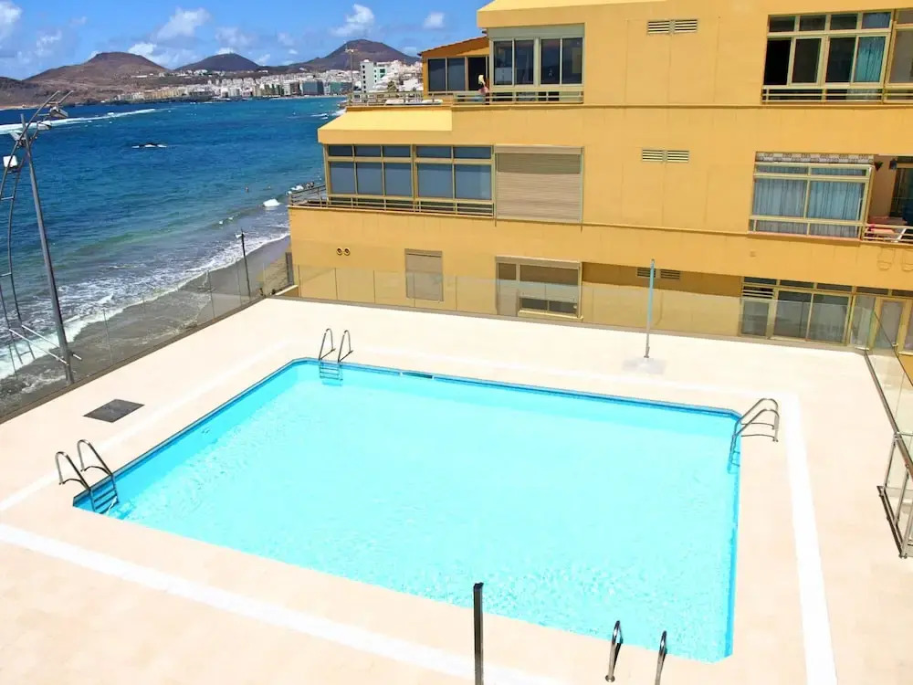 Flatguest Pool and beach