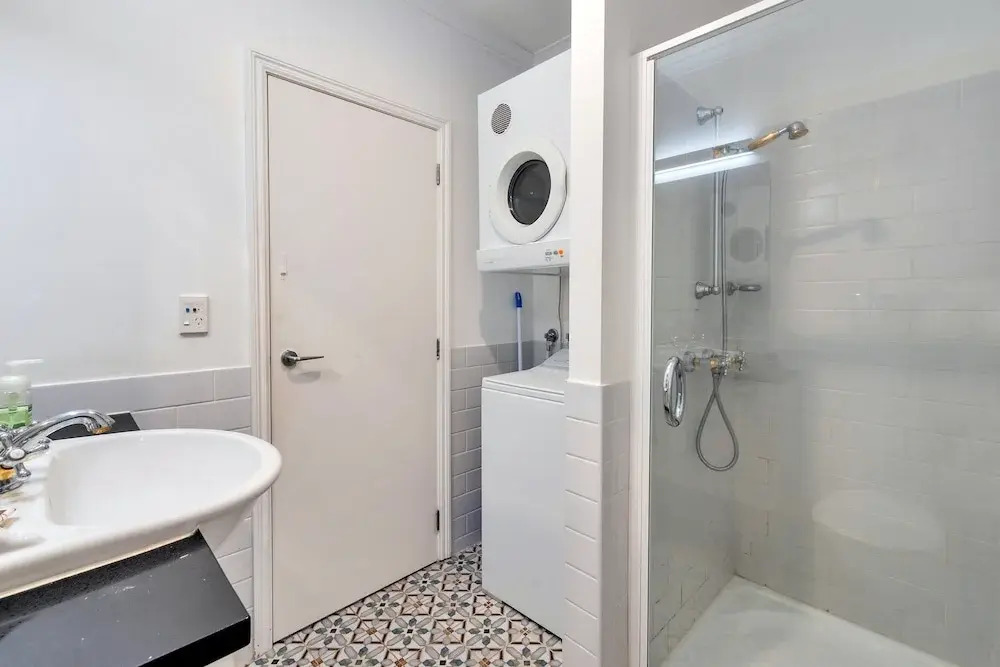 Stunning Harbour & City View Studio