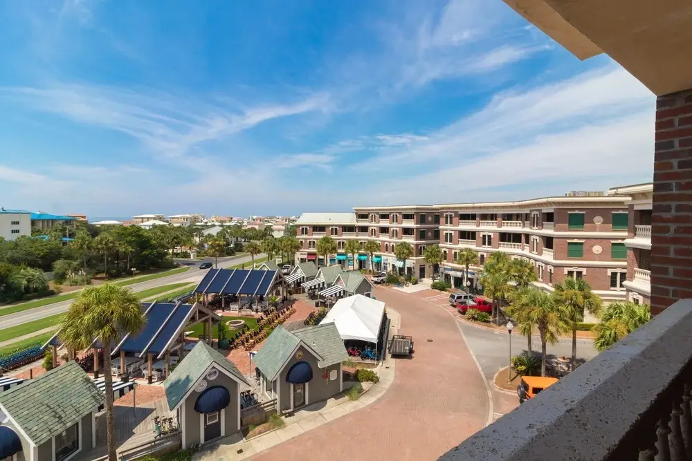 The Flipside 30A - 3 Br condo by RedAwning