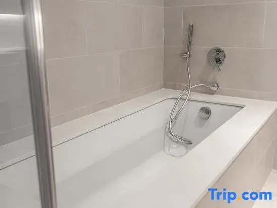 2BR + Maid | Water Views | Apartment near Downtown