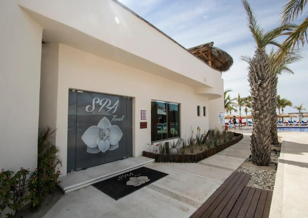 Grand Decameron Los Cabos, A Trademark All-Inclusive Resort