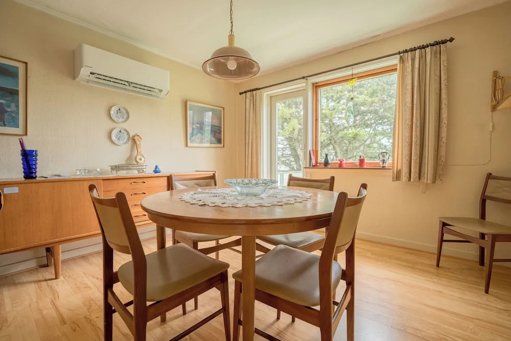 Charming 2-Bedroom Home | 20 Min Walk To City Centre