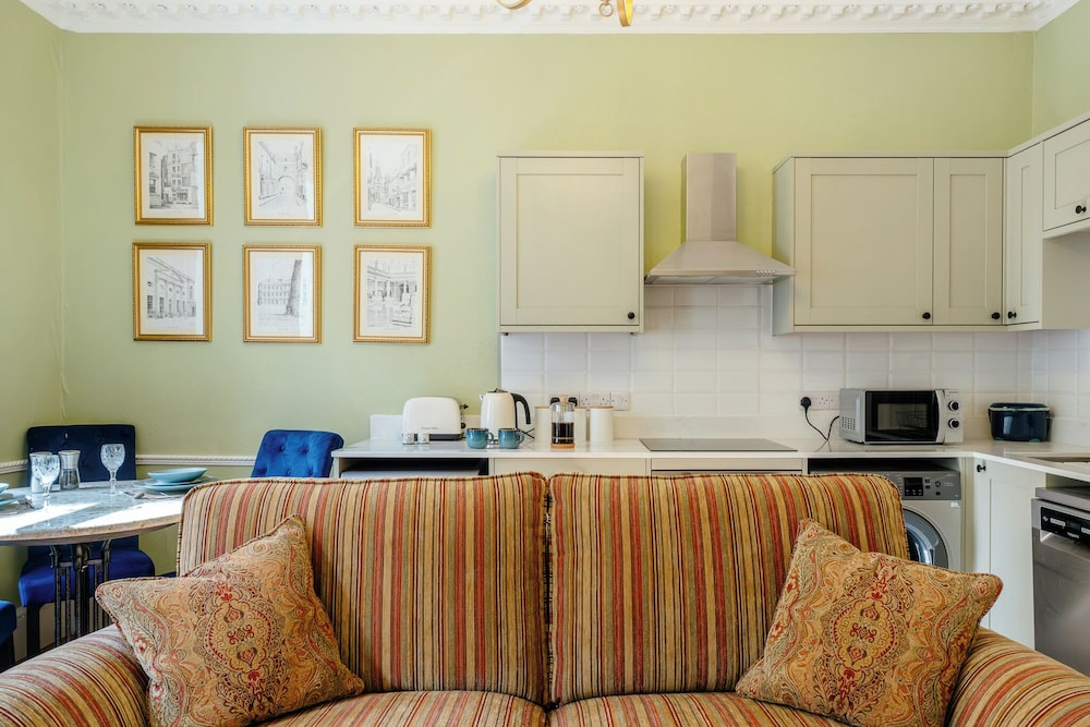 Stunning 1 Bedroom Flat in Central Bath