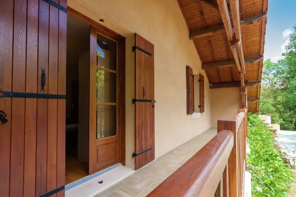 Spacious farmhouse with private heated pool in a rustic garden