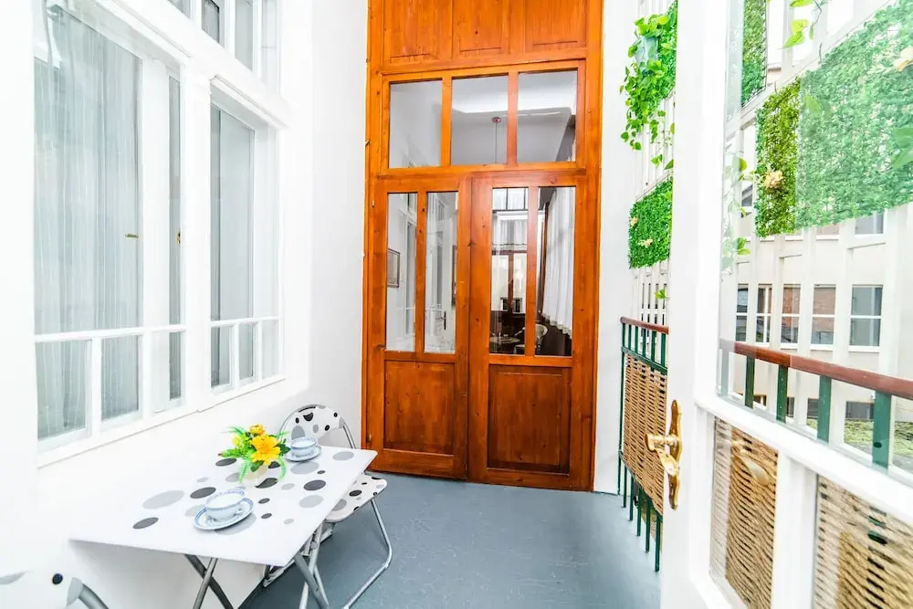 Spacious 3Bdr Apt With A Balcony In The Center