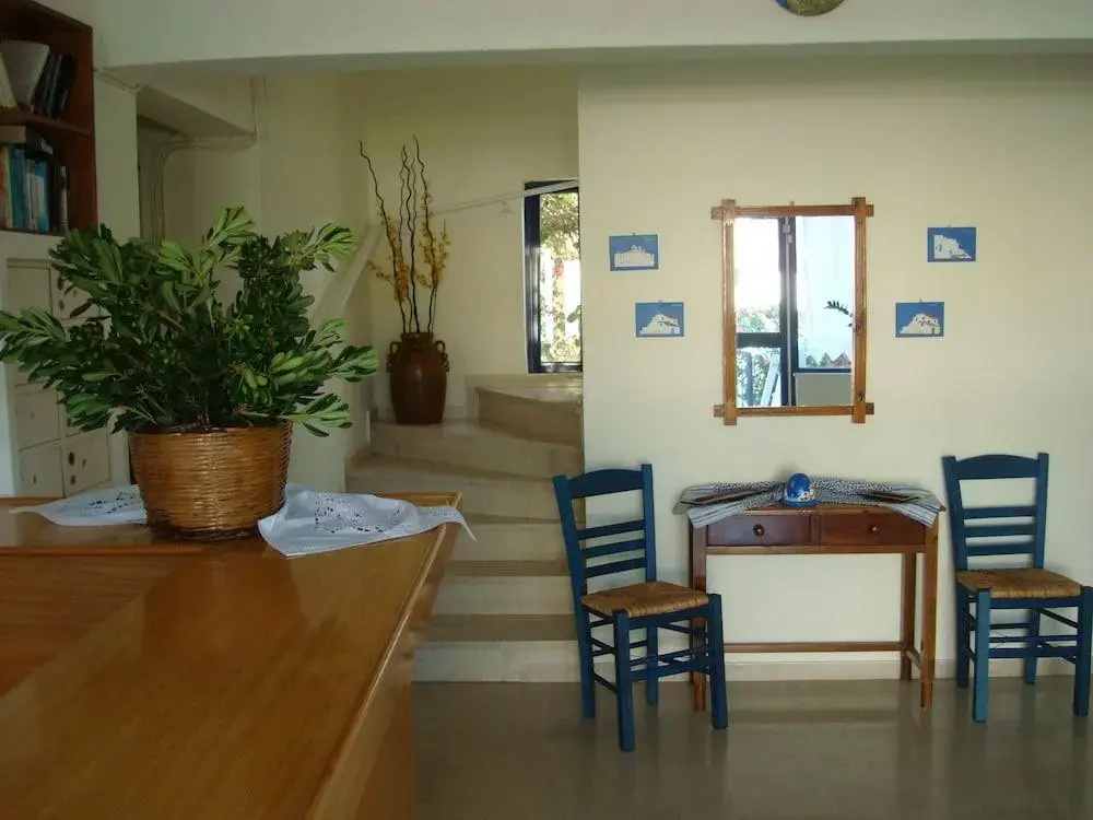 Philippos Studios & Apartments