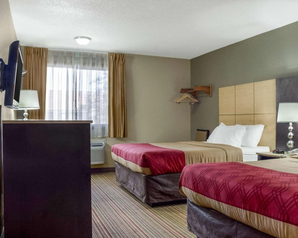 Econo Lodge Grand Forks near University