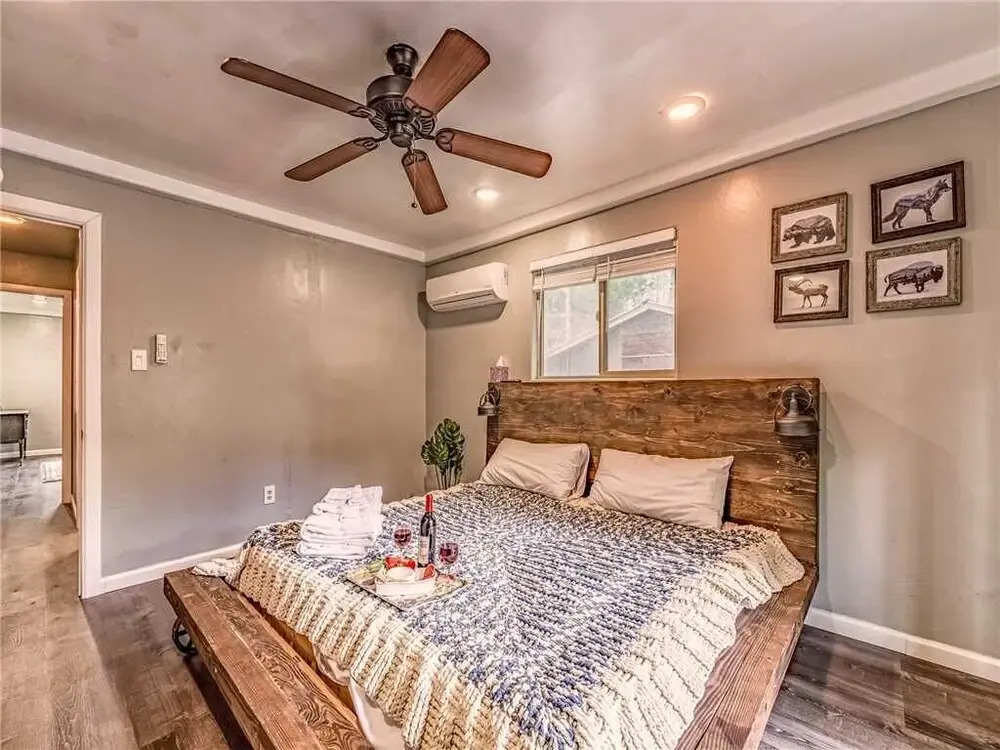 Turtle Mountain Cabin, 2 Bedrooms, Near Town