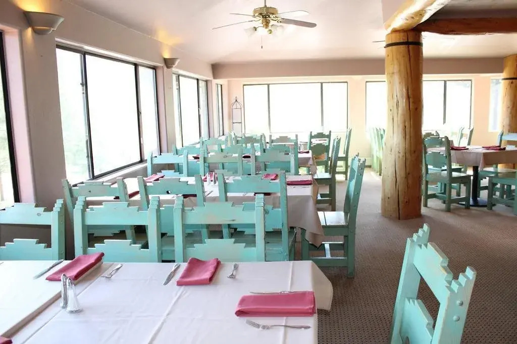 Greer Peaks Lodge