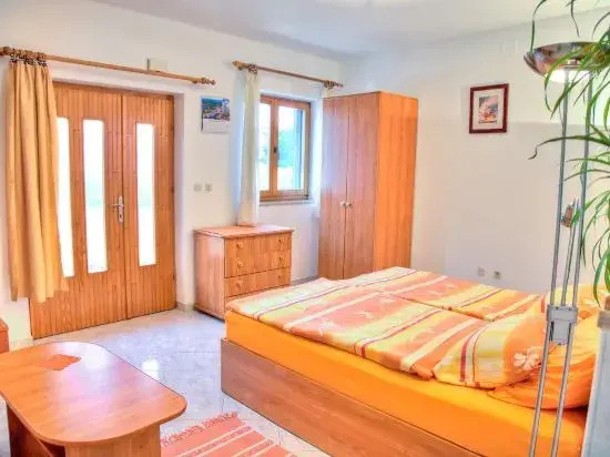Studio Apartment Raspar