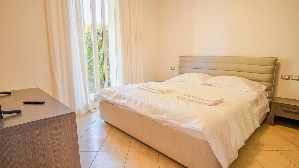 Endless Summer Sirmione - Italian Homing