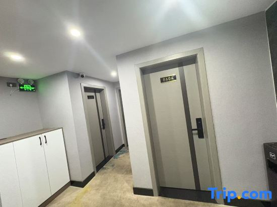 Yunju Business Hotel (Guilin High tech Wanda Qixing District Government Center Branch)