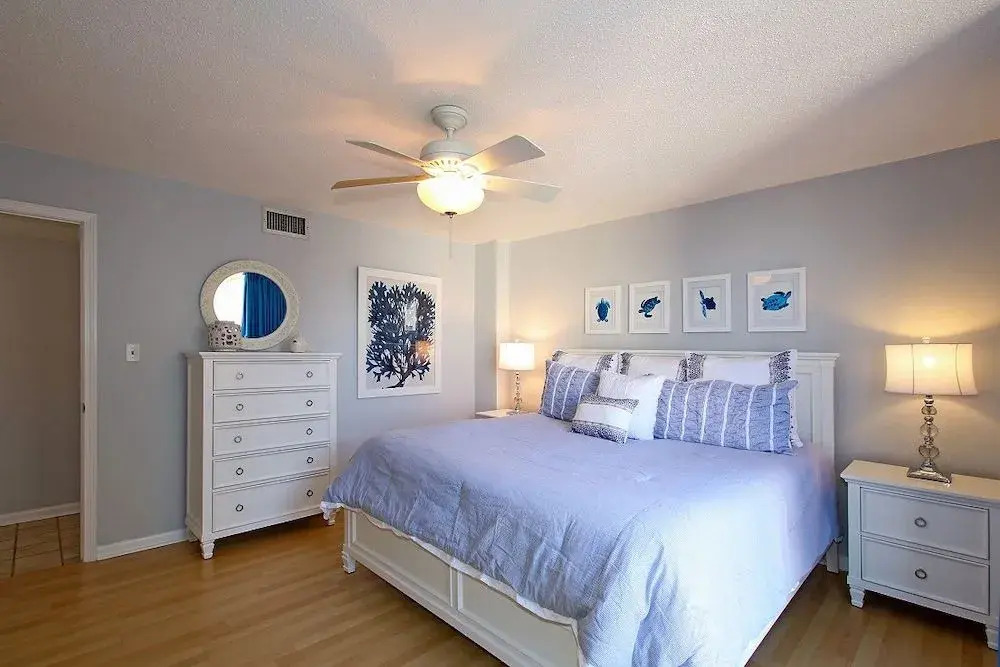 Shoreline 2111 Condo by RedAwning