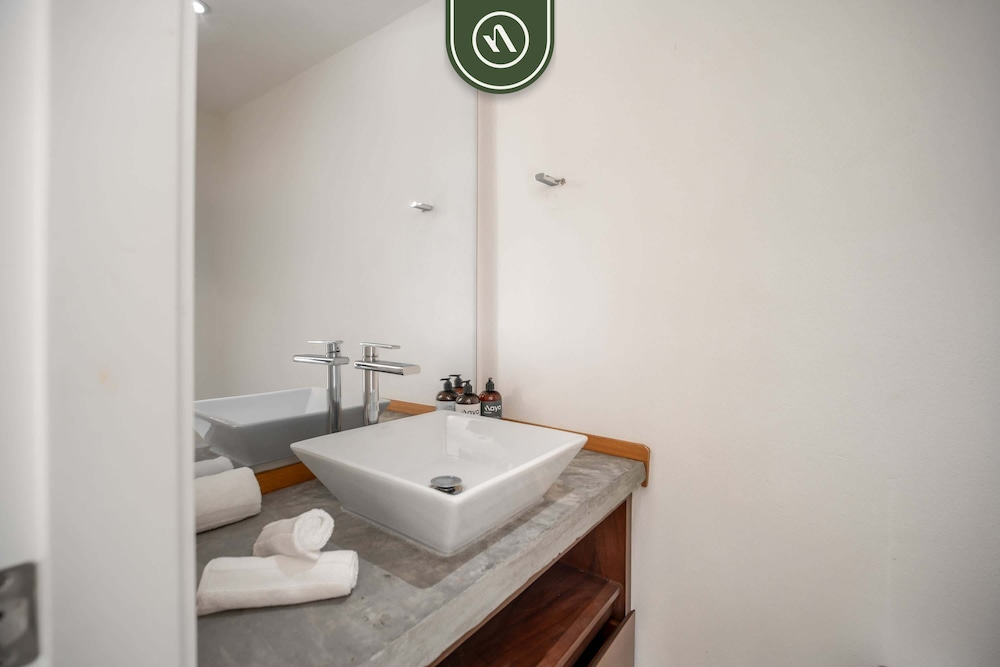 3 BR Condo - Private Terrace and Pool - Oceanview
