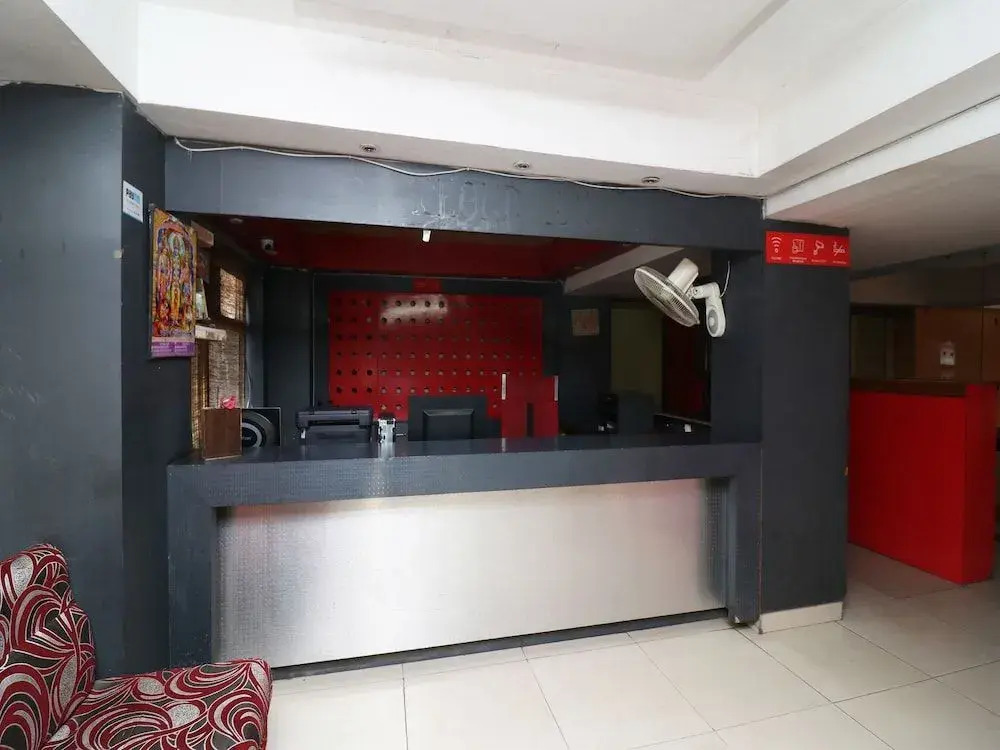 OYO 23341 Hotel Neena Palace