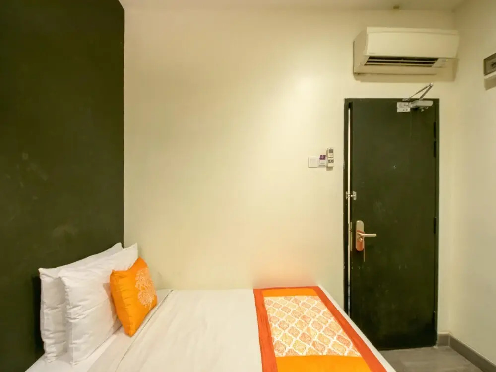 OYO 136 Ceria Hotel