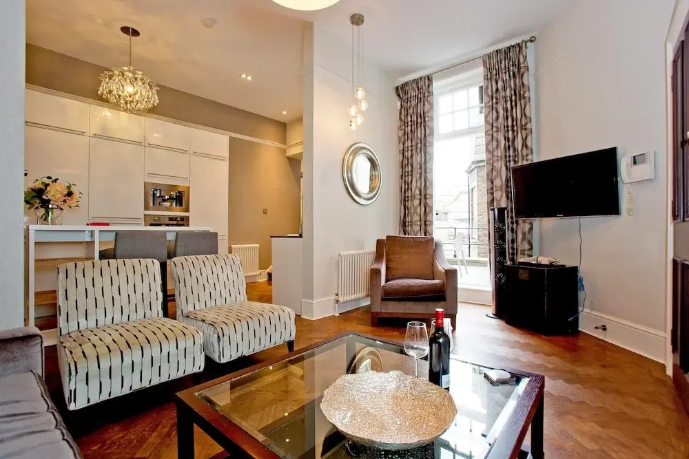 Stunning 2 bed and bath in Kensington