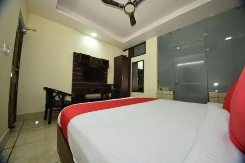 Hotel Jhankar by OYO Rooms
