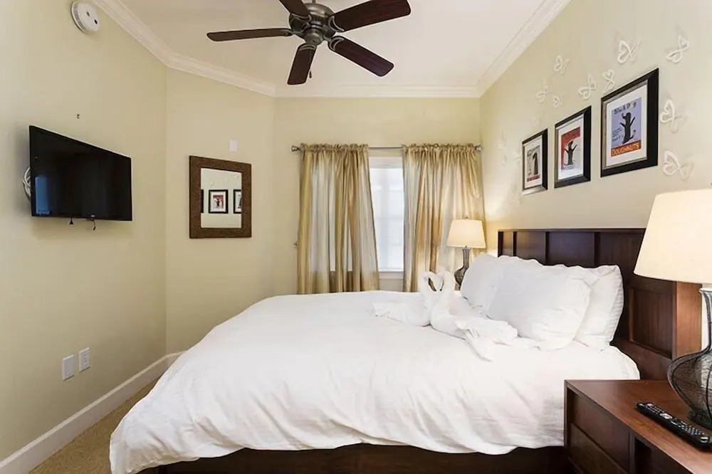 Condo Centre Court Living 3 Bedroom Reunion
