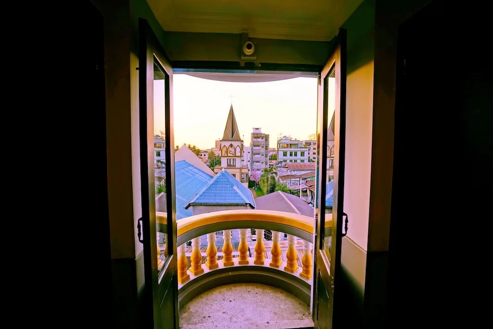Royal Ruby Hotel