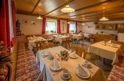 Adlhof Apartments