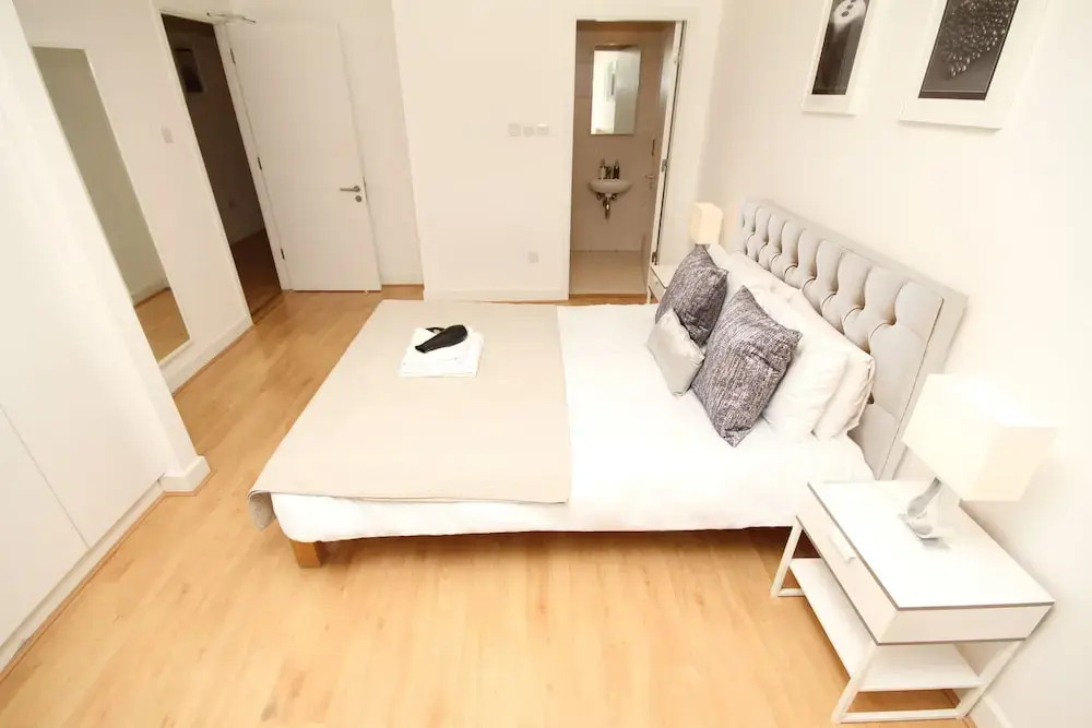 Pearse Street Sleeps 10