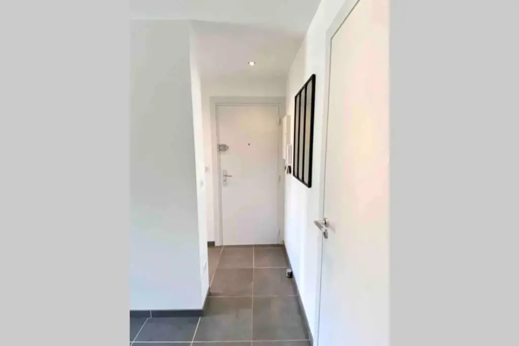 Le Continental Beau T2 plein centre + parking