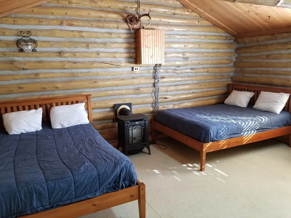 Christina Lake Lodge