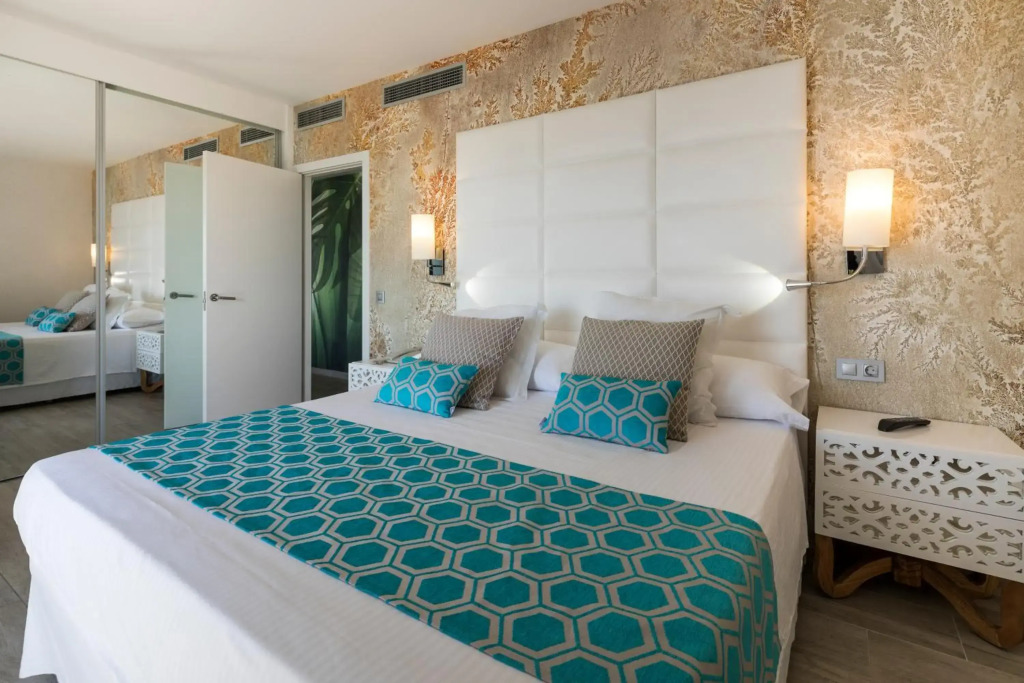 Отель Ibiza Corso
