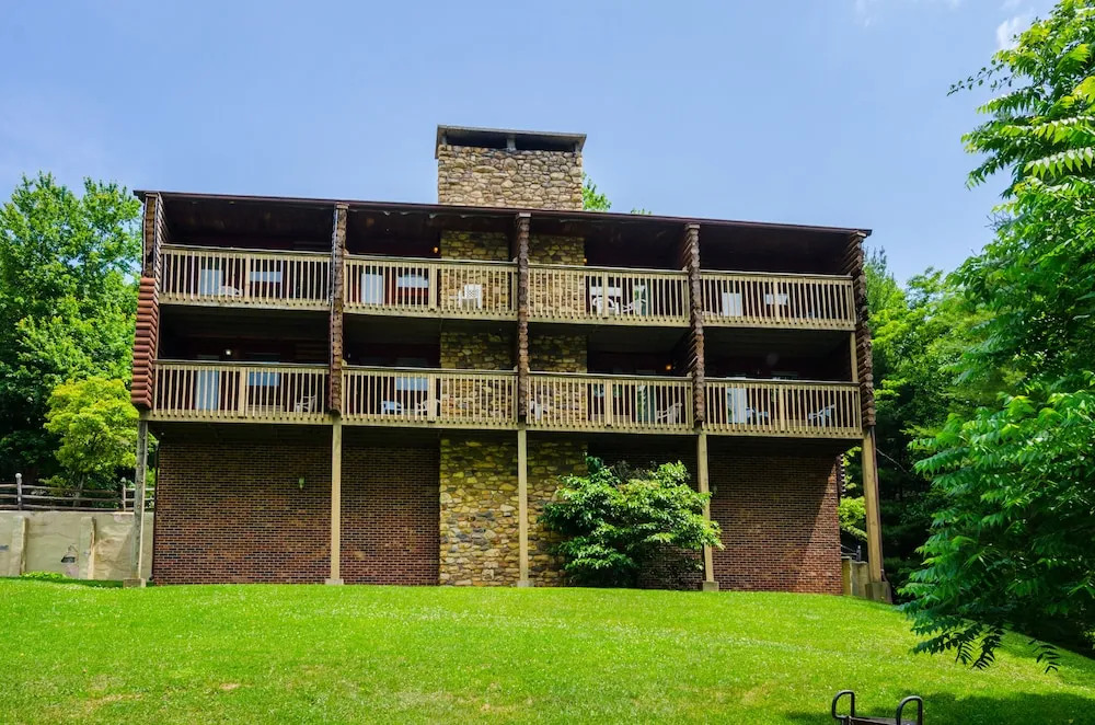 Highland Hills Motel & Cabins