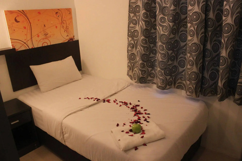 Apple 1 Hotel Queensbay