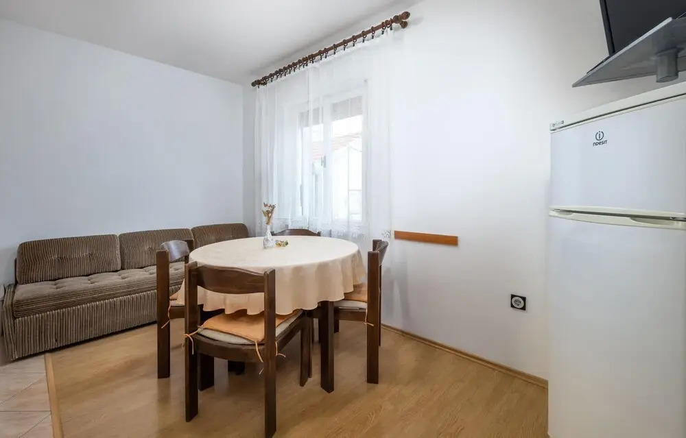 Awesome Apartment in Jadranovo With 2 Bedrooms