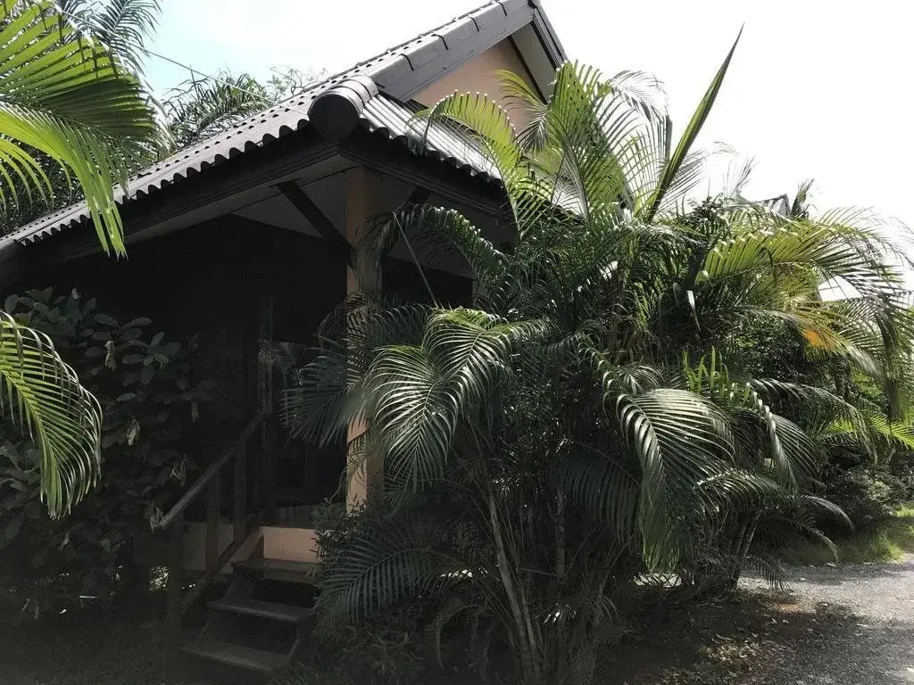 Floating Island Seafood & Resort