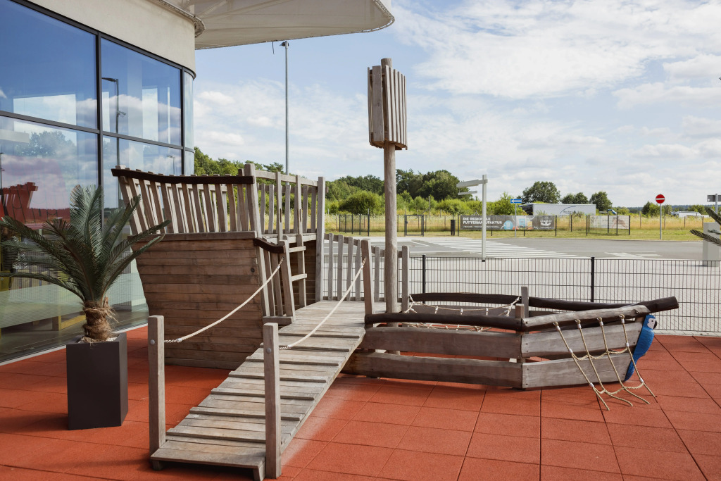 Holiday Inn Express - Hamburg South A7-AS42 by IHG