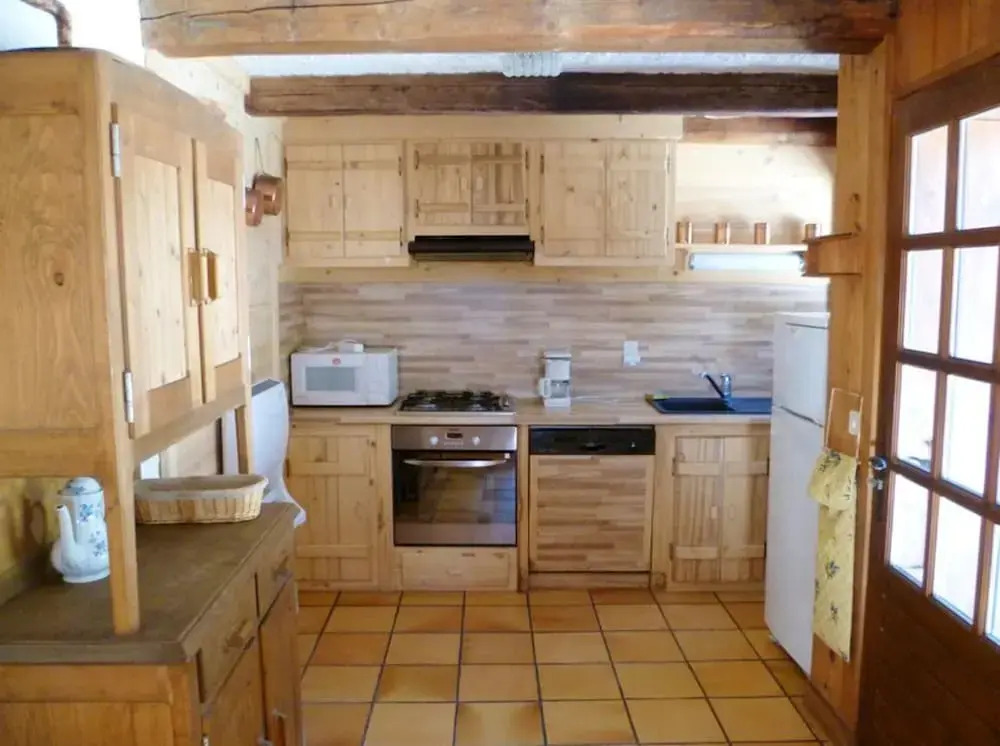 House with 2 Bedrooms in Notre-Dame-De-Bellecombe, with Wonderful Mountain View, Furnished Garden And Wifi - 100 M From the Slopes